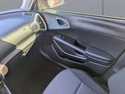 Used 2023 Kia Soul LX FWD image 16