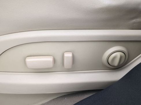 Used 2012 GMC Acadia SLT image 16