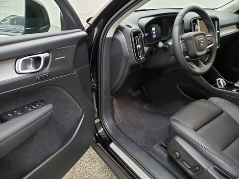 New 2025 Volvo XC40 B5 Ultra w/ Protection Package Premier image 6