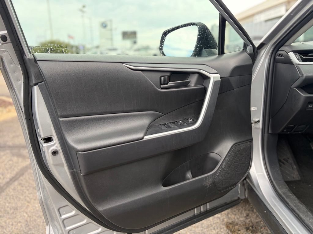 Used 2025 Toyota RAV4 LE AWD/4WD image 17