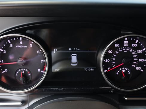 Used 2023 Kia Carnival LX FWD image 22