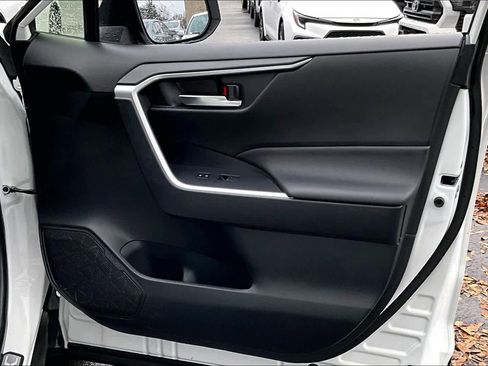 Certified 2023 Toyota RAV4 SE image 21