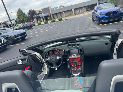 Used 2017 Nissan 370Z Touring Sport RWD image 8