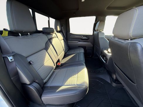 Used 2024 Chevrolet Silverado 1500 ZR2 w/ Technology Package image 18