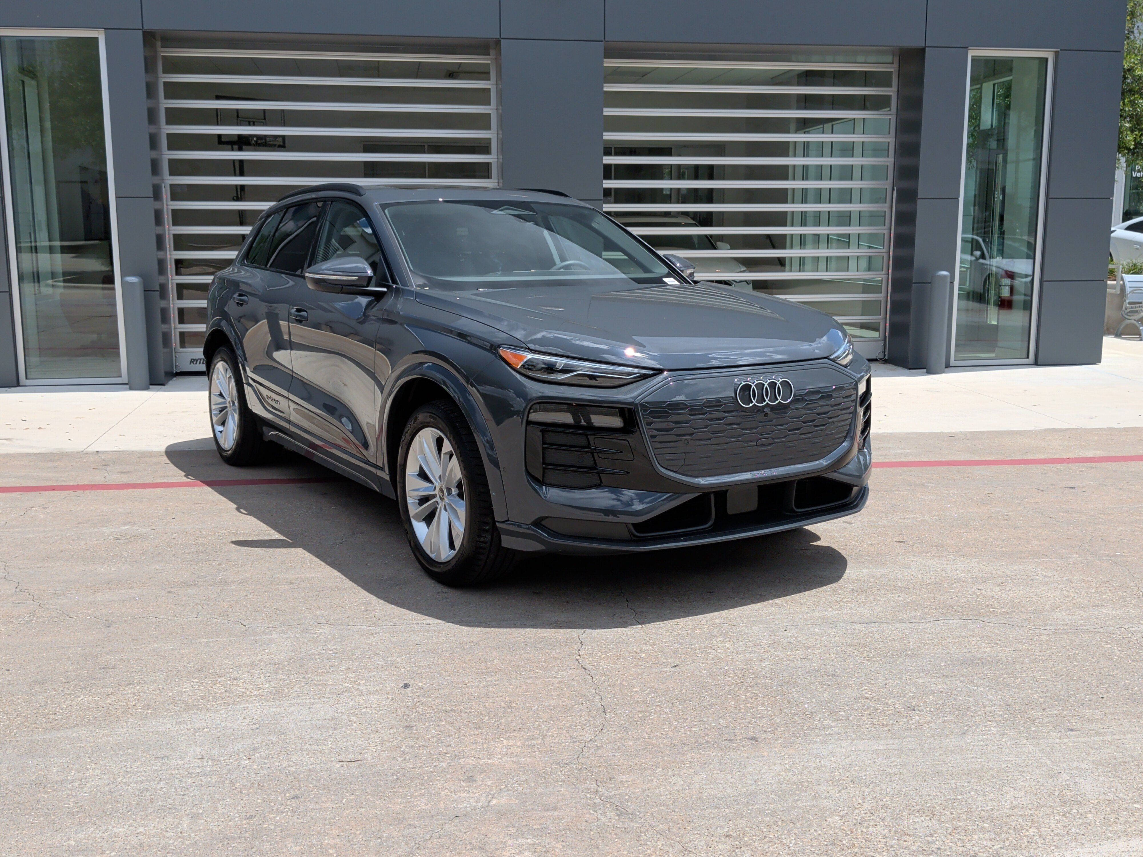 Certified 2025 Audi Q6 e-tron Premium w/ Convenience Package RWD image 2