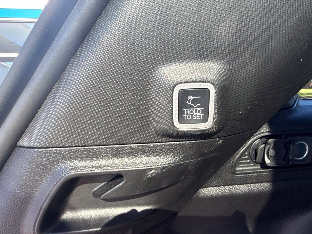 Used 2025 Jeep Grand Cherokee Limited AWD/4WD image 11