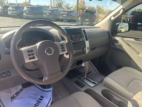 Used 2016 Nissan Frontier SV image 23