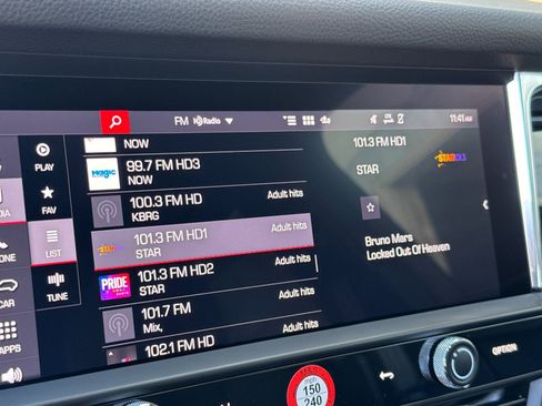 Certified 2025 Porsche Macan image 22