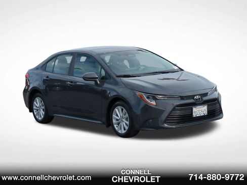 Used 2025 Toyota Corolla LE image 3