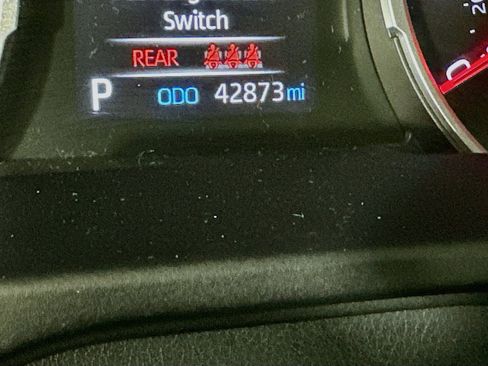 Used 2021 Toyota RAV4 XLE FWD image 19