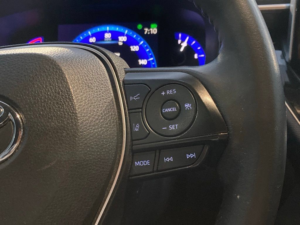 Certified 2022 Toyota Corolla Cross XLE AWD/4WD image 15