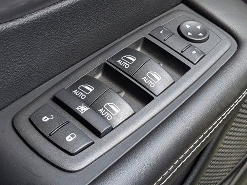 New 2026 Chrysler Pacifica Select FWD image 24