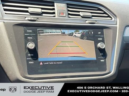 Used 2023 Volkswagen Tiguan SE R-Line AWD/4WD image 17