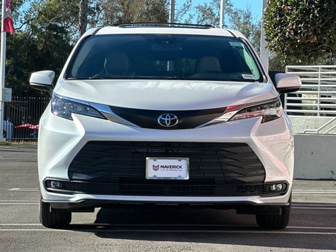 New 2026 Toyota Sienna XLE image 7
