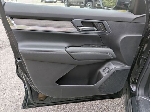 New 2026 GMC Terrain Denali w/ LPO, Black Badging Package AWD/4WD image 9