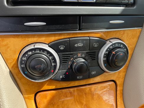 Used 2008 Mercedes-Benz SL 550 w/ AMG Sport Pkg image 24