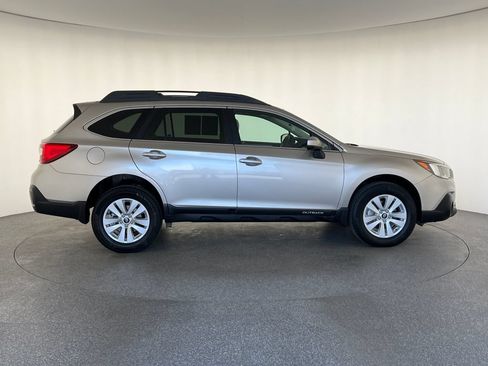 Used 2019 Subaru Outback 2.5i Premium AWD/4WD image 2