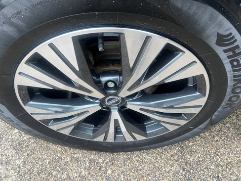 Certified 2023 Nissan Rogue SV AWD/4WD image 40