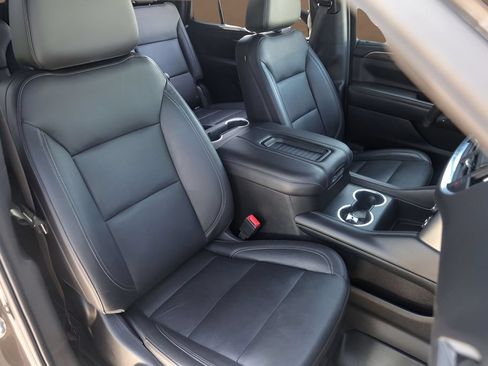 Used 2021 Chevrolet Tahoe Z71 w/ Z71 Signature Package AWD/4WD image 32