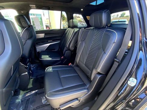 New 2026 Cadillac Vistiq Platinum image 29