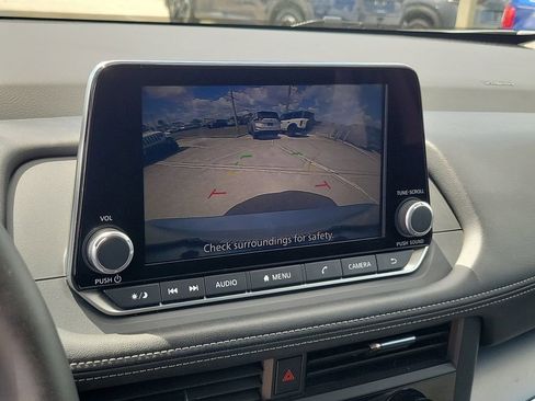 Used 2025 Nissan Rogue SV image 26