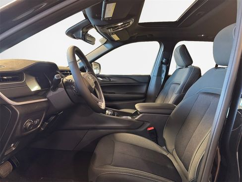 New 2025 Jeep Grand Cherokee Laredo X w/ Luxury Tech Group I image 12