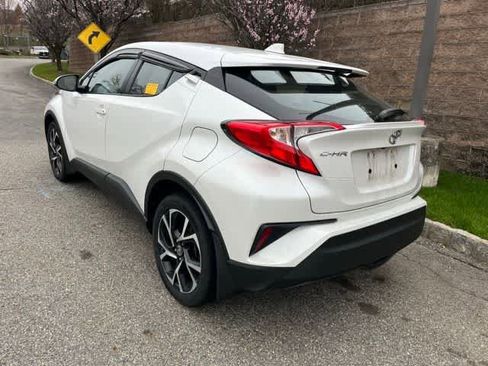 Used 2022 Toyota C-HR XLE image 6