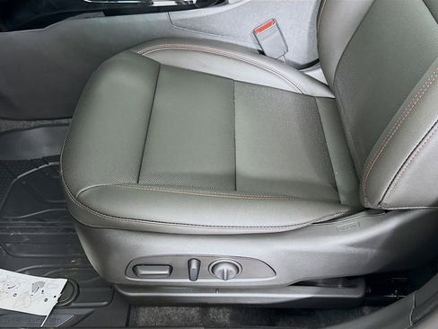 New 2026 Chevrolet Trax RS w/ Sunroof Package image 18