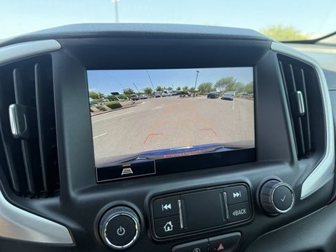 Used 2024 GMC Terrain SLT AWD/4WD image 18