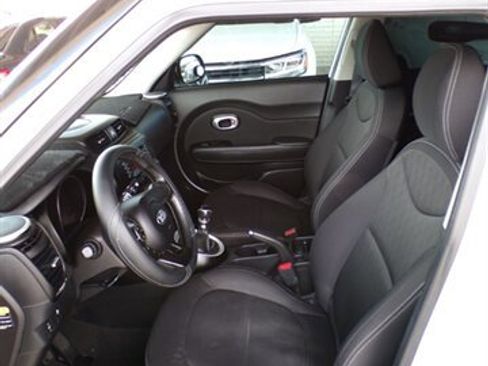 Used 2015 Kia Soul FWD image 14