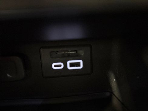 Used 2023 GMC Acadia SLT w/ Technology Package image 21