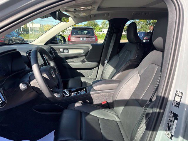 Used 2026 Volvo XC40 B5 Ultra w/ Climate Package AWD/4WD image 9