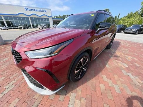 Used 2022 Toyota Highlander XSE FWD image 26