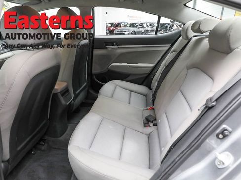 Used 2017 Hyundai Elantra SE w/ Cargo Package image 19