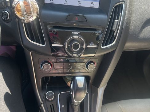 Used 2016 Ford Focus Titanium image 2