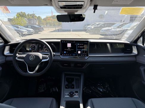 New 2026 Volkswagen Tiguan SE image 21