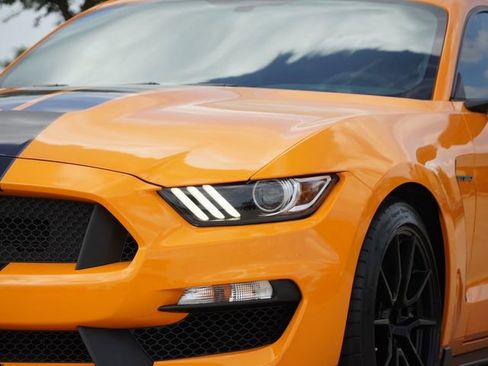 Used 2019 Ford Mustang Shelby GT350 w/ Technology Package RWD image 4