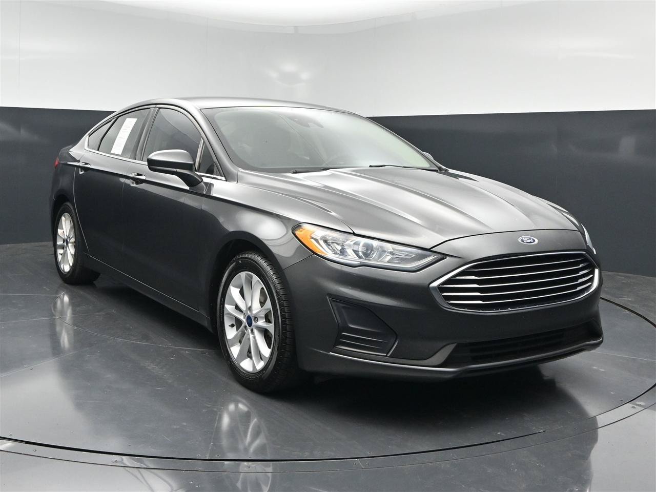 Used 2019 Ford Fusion SE FWD image 3