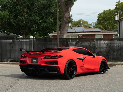 Used 2025 Chevrolet Corvette Z06 w/ Z07 Performance Package RWD image 12