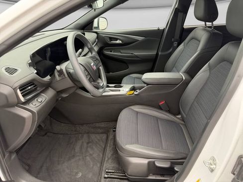 Used 2024 Buick Envista Preferred FWD image 12
