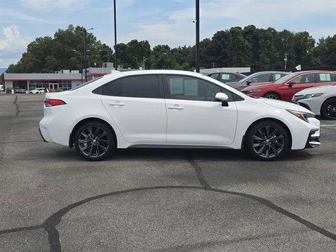 Used 2025 Toyota Corolla SE image 28