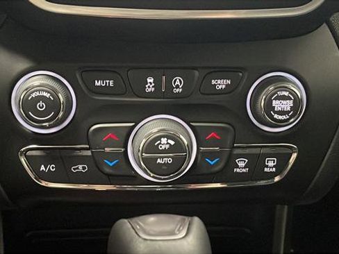 Used 2023 Jeep Cherokee Altitude Lux image 17