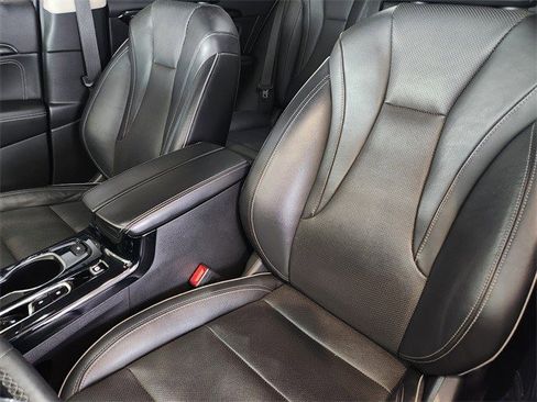 Certified 2021 Buick Envision Essence w/ Sport Touring Package image 10