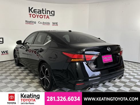 Used 2024 Nissan Altima 2.5 SR w/ SR Premium Package FWD image 7