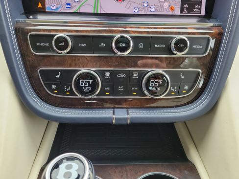 Certified 2022 Bentley Bentayga AWD/4WD image 47