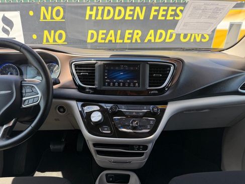 Used 2020 Chrysler Voyager LX FWD image 25