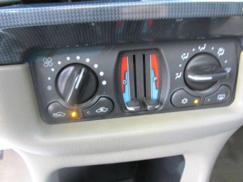 Used 2005 Chevrolet Impala SS w/ Sun And Sound Package image 35