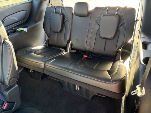 New 2025 Chrysler Pacifica Select image 20