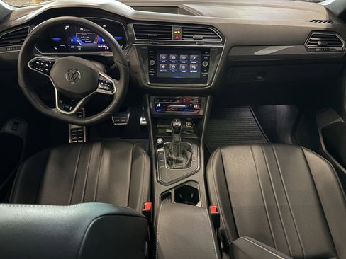 Used 2024 Volkswagen Tiguan SE R-Line image 10