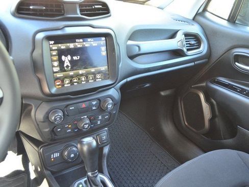 Used 2023 Jeep Renegade Latitude image 24